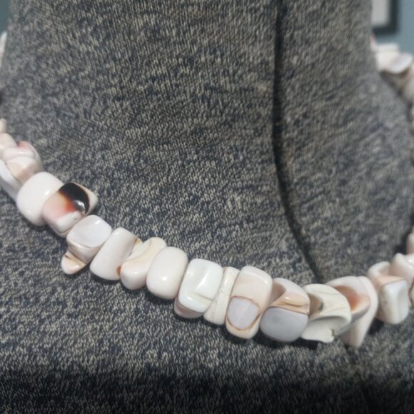 Vintage Pink Luanos Conch Shell Necklace 18 inch Polished Shaped Whites, Pinks - Picture 5 of 10